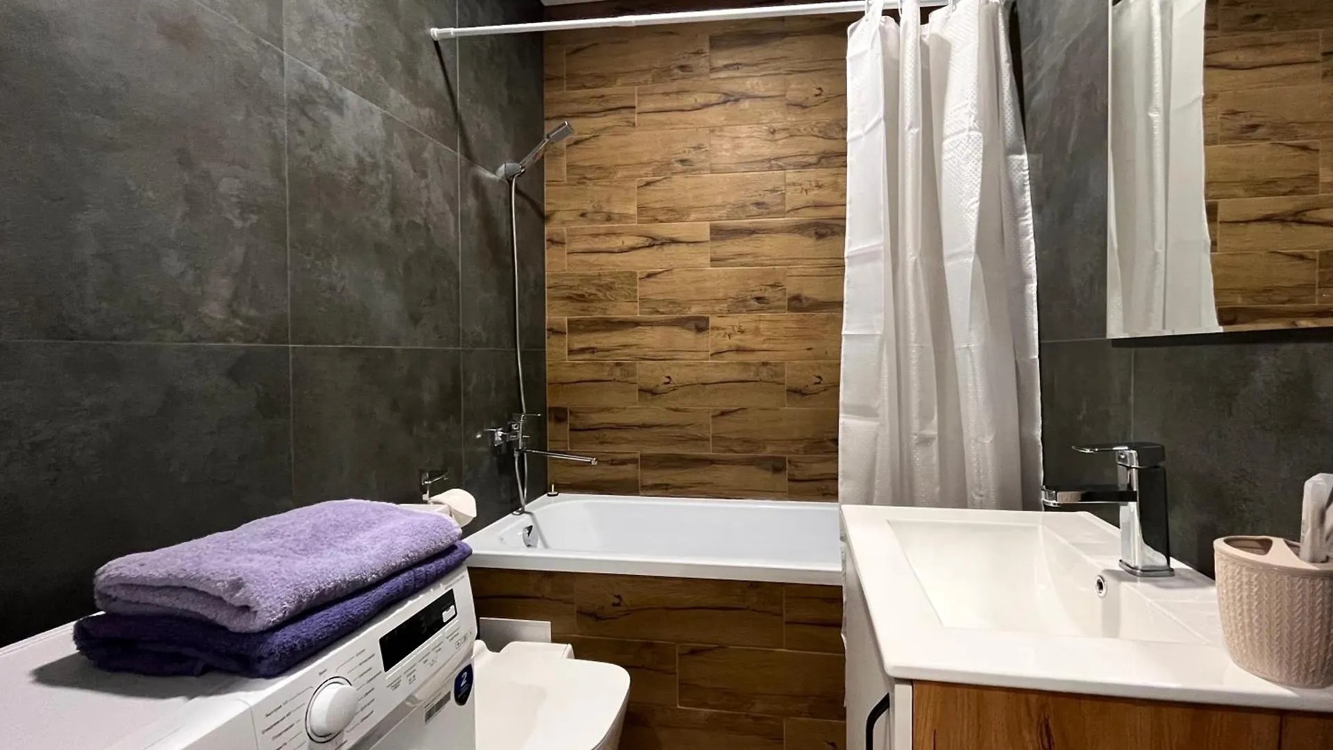 Business Raimbek19-27 Residence, 1Br & Drinking Water As A Gift Almaty